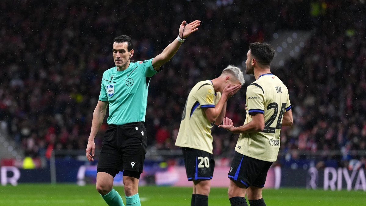 Foto Menurut El Chiringuito, Martínez Munuera Jadi Wasit Clásico